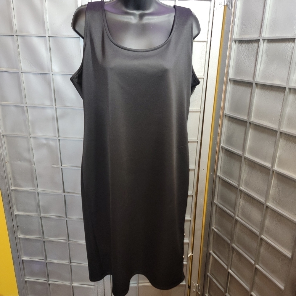 Bold elements cut to curve XL black dress